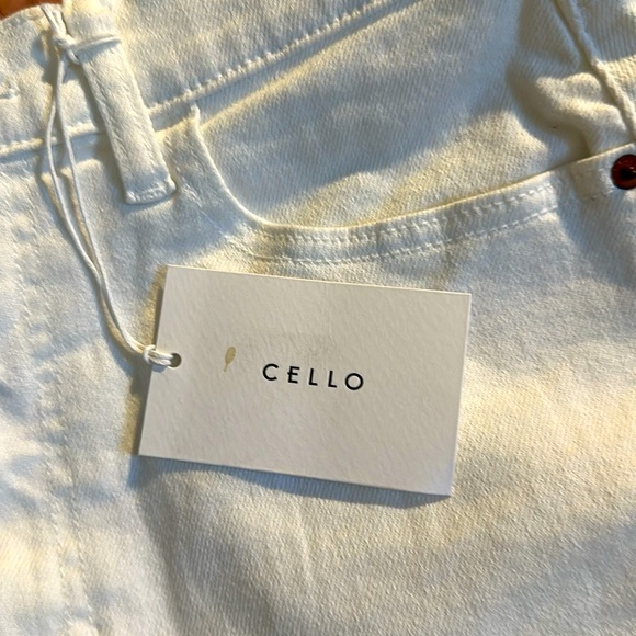 NEW Women's White Cello HighRise Mom Denim Frayed Hem Shorts Large - Picture 10 of 11